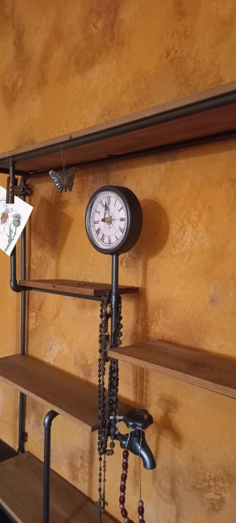 Enduit à la chaux de couleur orange sur un mur, portfolio