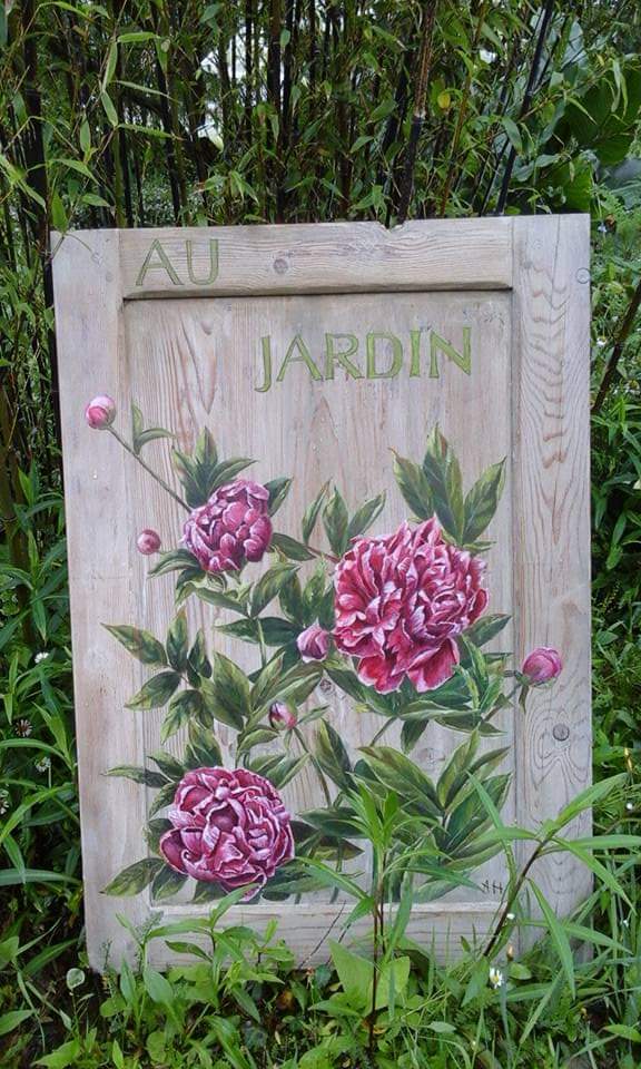 Bois peint avec fleur et écriture "Au jardin"
