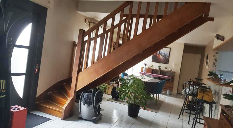 escalier en bois avant peinture, peintures intérieures